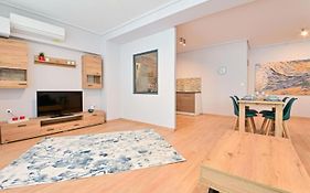 Cozy Apartment Located On Piraeus Port Area-
