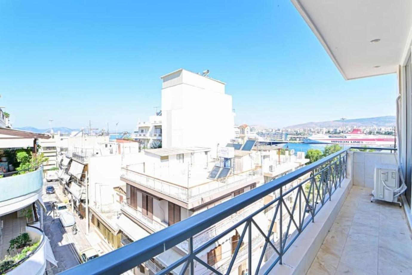 Cozy Apartment Located On Piraeus Port Area- Exterior photo